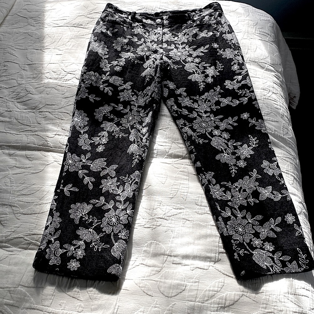 Ann Taylor ankle print summer pants. Size 6 (fits size 8 better)